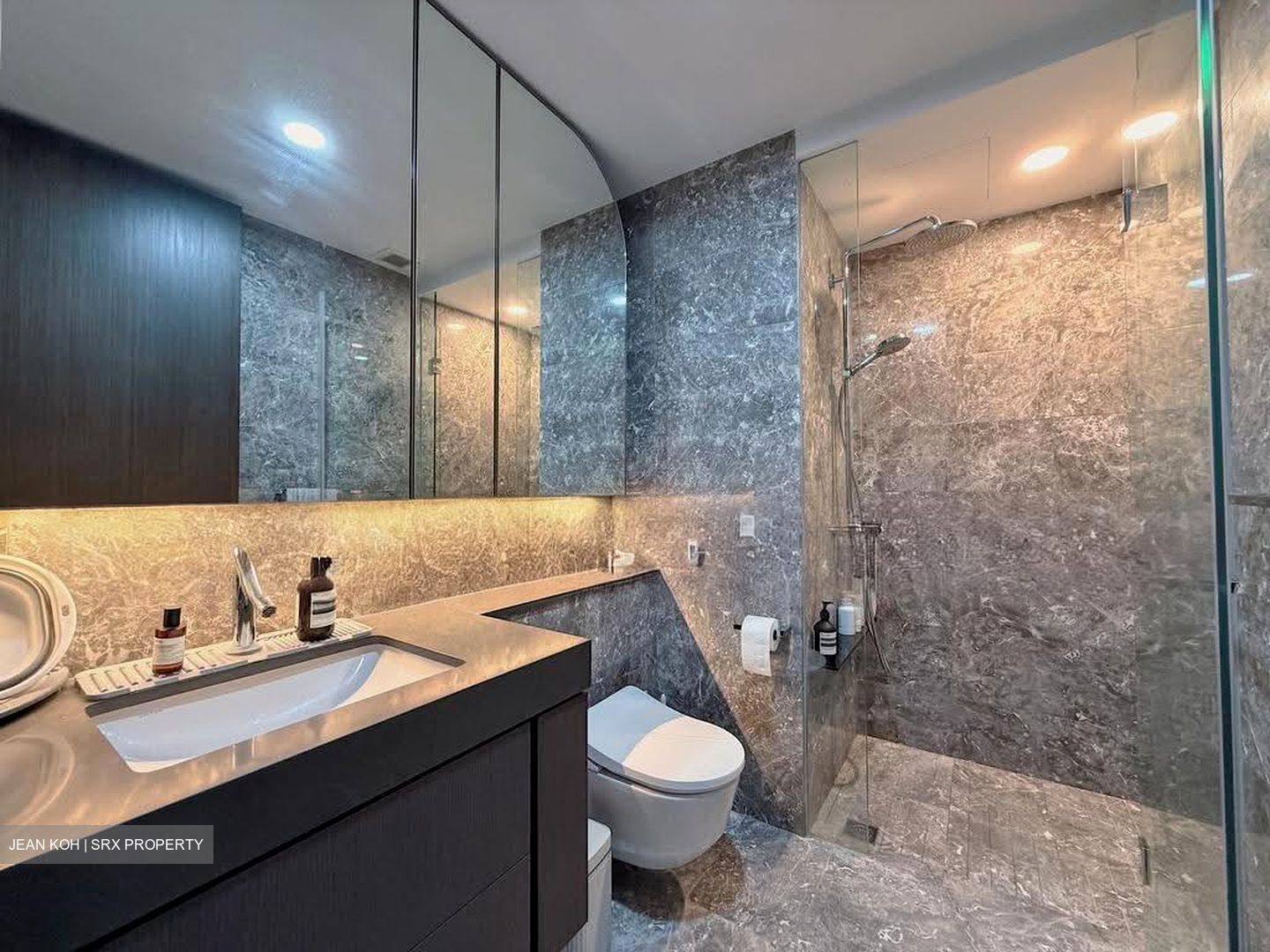 Avenue South Residence (D3), Apartment #618987561